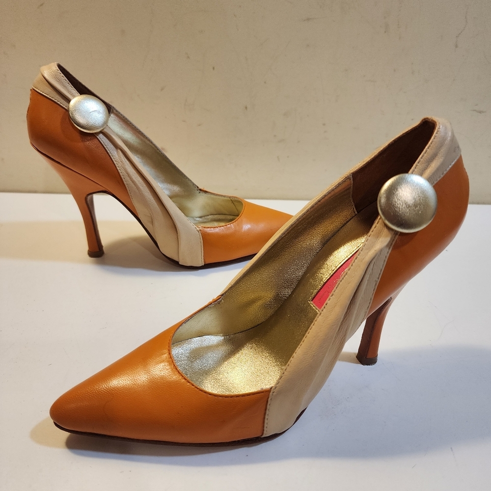 C. Label Two-Tone Orange and Cream Pointed-Toe Heels Sz 7.5 - Picture 15 of 16